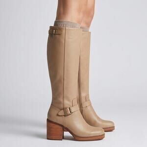 Korks Karalyn Faux Leather Knee High Heeled Boots in Cream Size 7.5 NEW